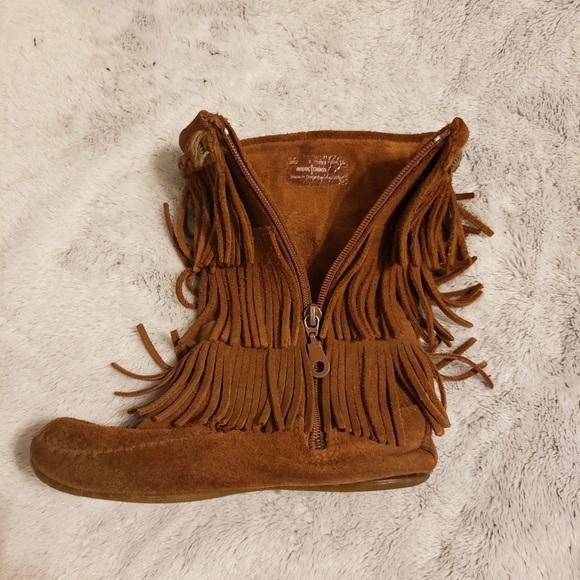 Minnetonka 3-Layer Fringe Boots - Picture 3 of 4